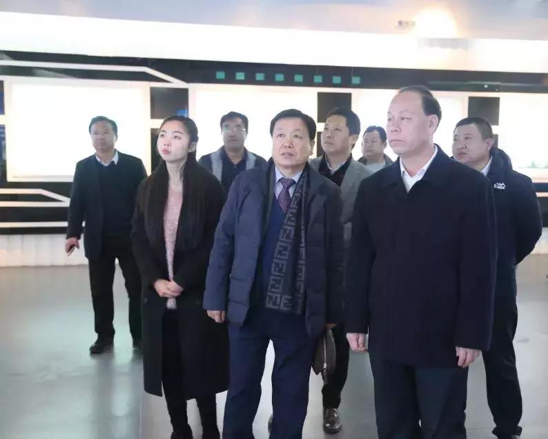 韩国客商携新款产品,韩国客户来中国工厂考察