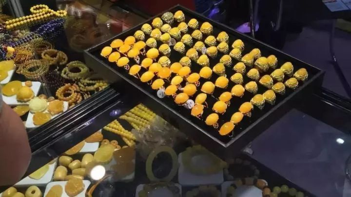 辨别水煮蜜蜡跟天然蜜蜡的小知识,12种方法教你不会再买到假蜜蜡