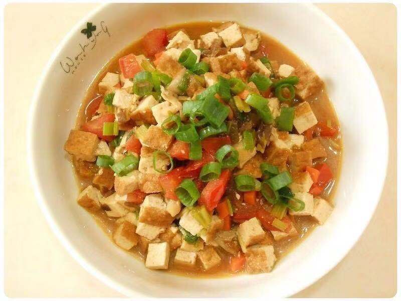 秋冬皮肤瘙痒起红疹子越挠越痒,秋冬季节小腿皮肤起红点瘙痒