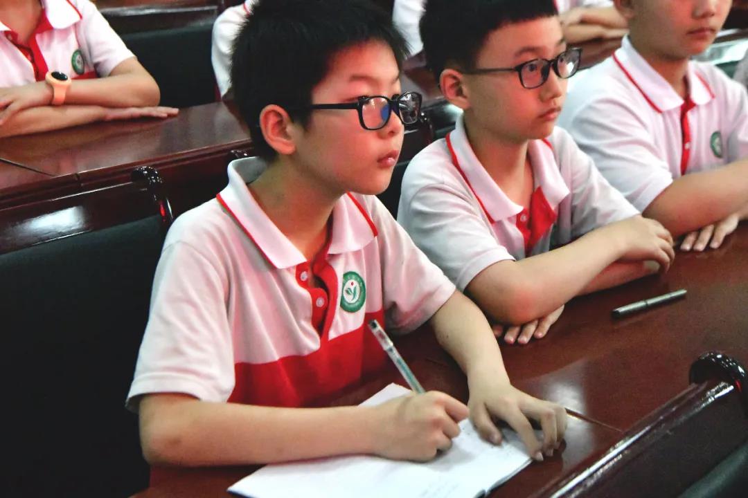 爱眼日关爱青少年公益行动,爱眼日宣传活动