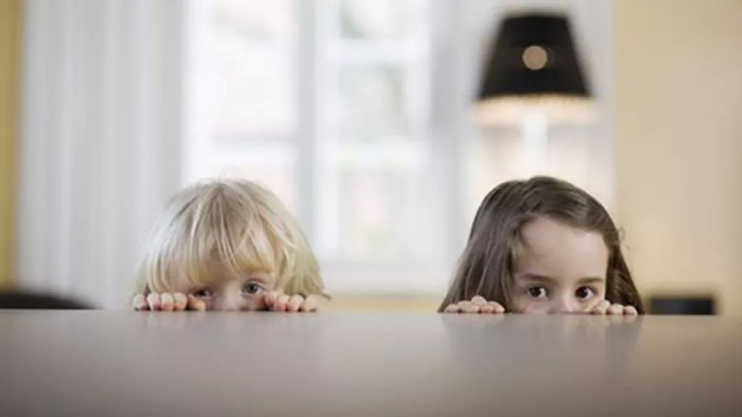 女生长得不好看自卑怎么安慰,女孩觉得自己不好看自卑怎么哄