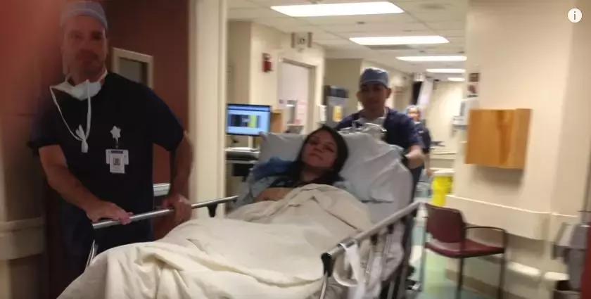 全身瘫痪，经历10次手术后康复，她就这样一步一步实现了医生梦