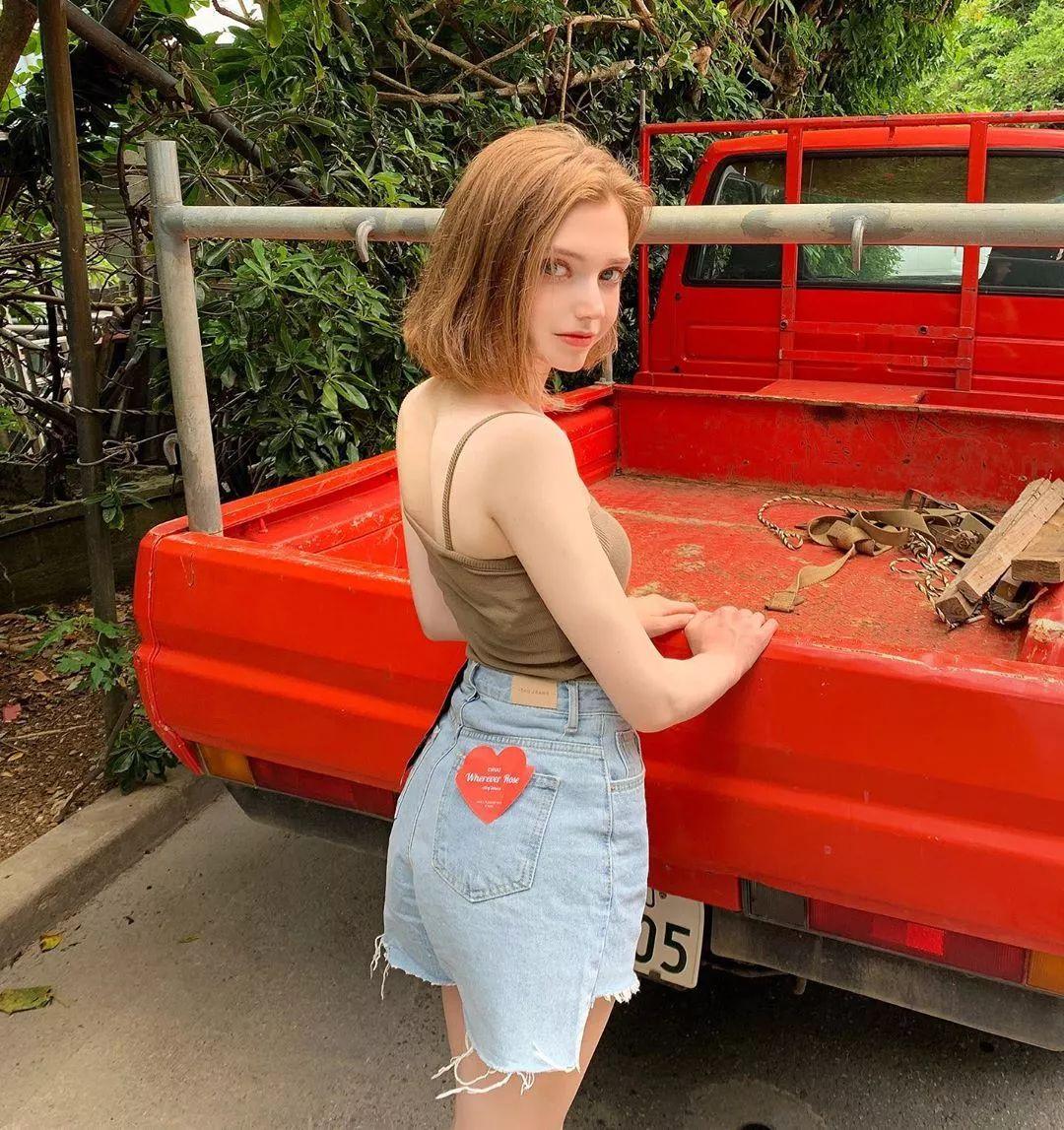 姜泰莉运动款,姜泰莉鞋子