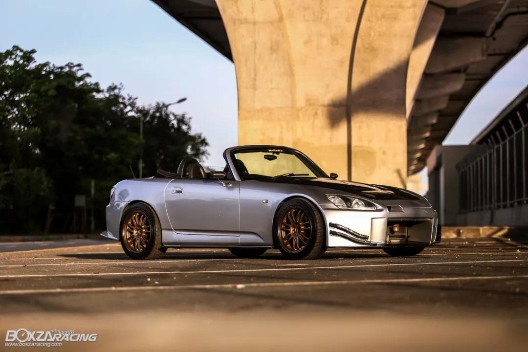 带你走进本田s2000,本田跑车s2000第一视角