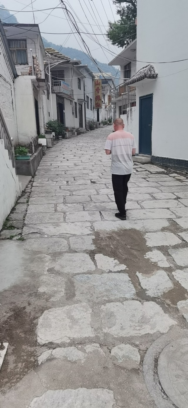 宿在驼梁，感受一种无忧的生活/郝贵云