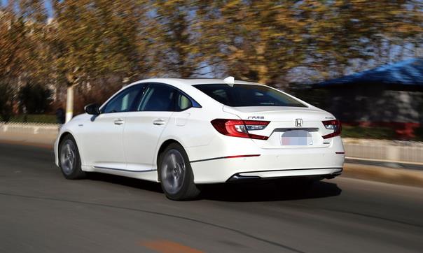 雅阁混动6万公里值得买吗,十代混动雅阁夏天油耗会不会下降