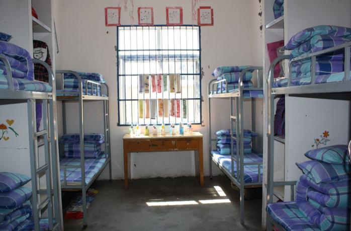 大学宿舍选下铺床位技巧,大学选上铺好还是选下铺好