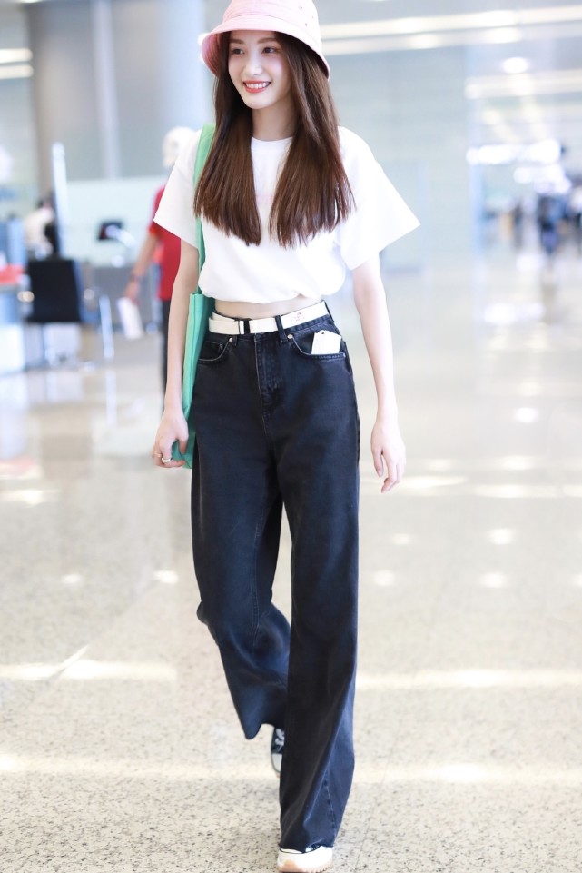 林小宅机场造型图片,林小宅现身公主裙