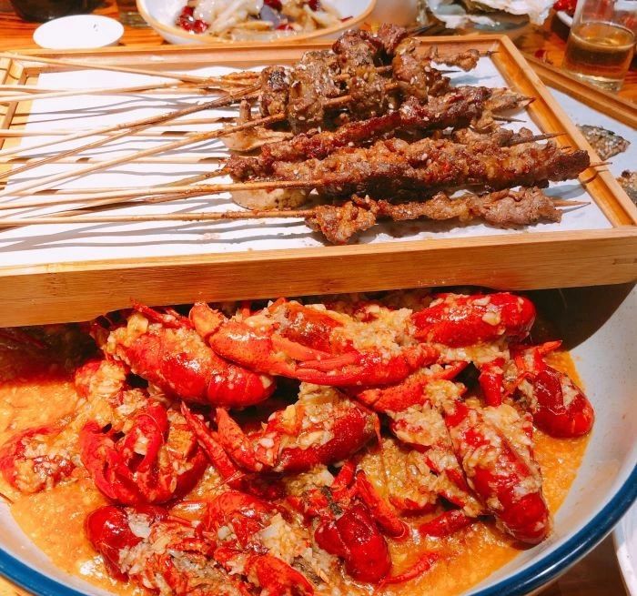 南宁美食推荐必吃龙虾,南宁最好吃的五香龙虾