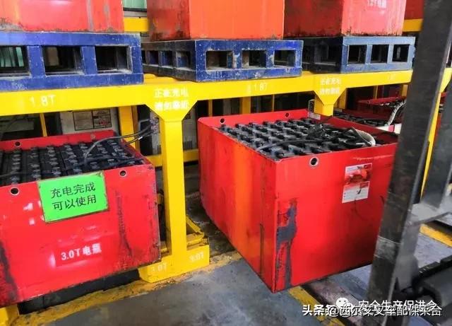 叉车铅酸蓄电池充电步骤,叉车蓄电池的充电步骤及保养方法