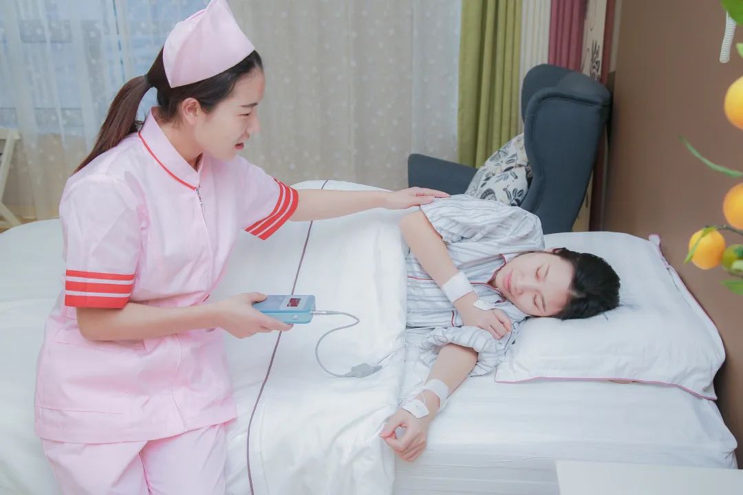 学习正常分娩指南,优化孕妇在产程和分娩中的体验,维护产妇尊严