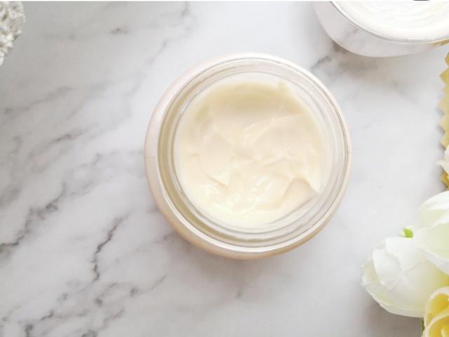 25岁用眼霜还是眼精华,25岁一定要选眼霜