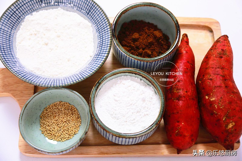 红薯饼怎样做才酥脆好吃,做红薯饼需要加什么配料