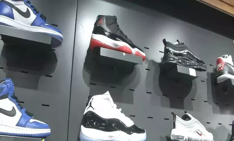 步行街耐克折扣店是假的吗,长春的耐克打折店