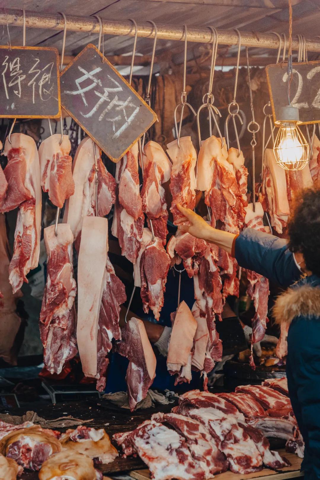 沙河边的野生菜市，是成都嬢嬢的狂欢现场