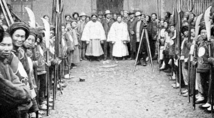 关羽的青龙偃月刀长啥样？影视剧里大都拍错，三国刘关张兵器考