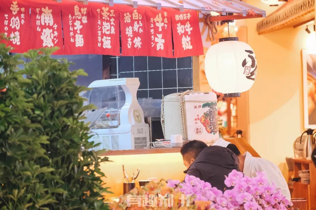 实地测评,周末被挤爆的郑州建业凯旋广场,到底有什么好逛的?