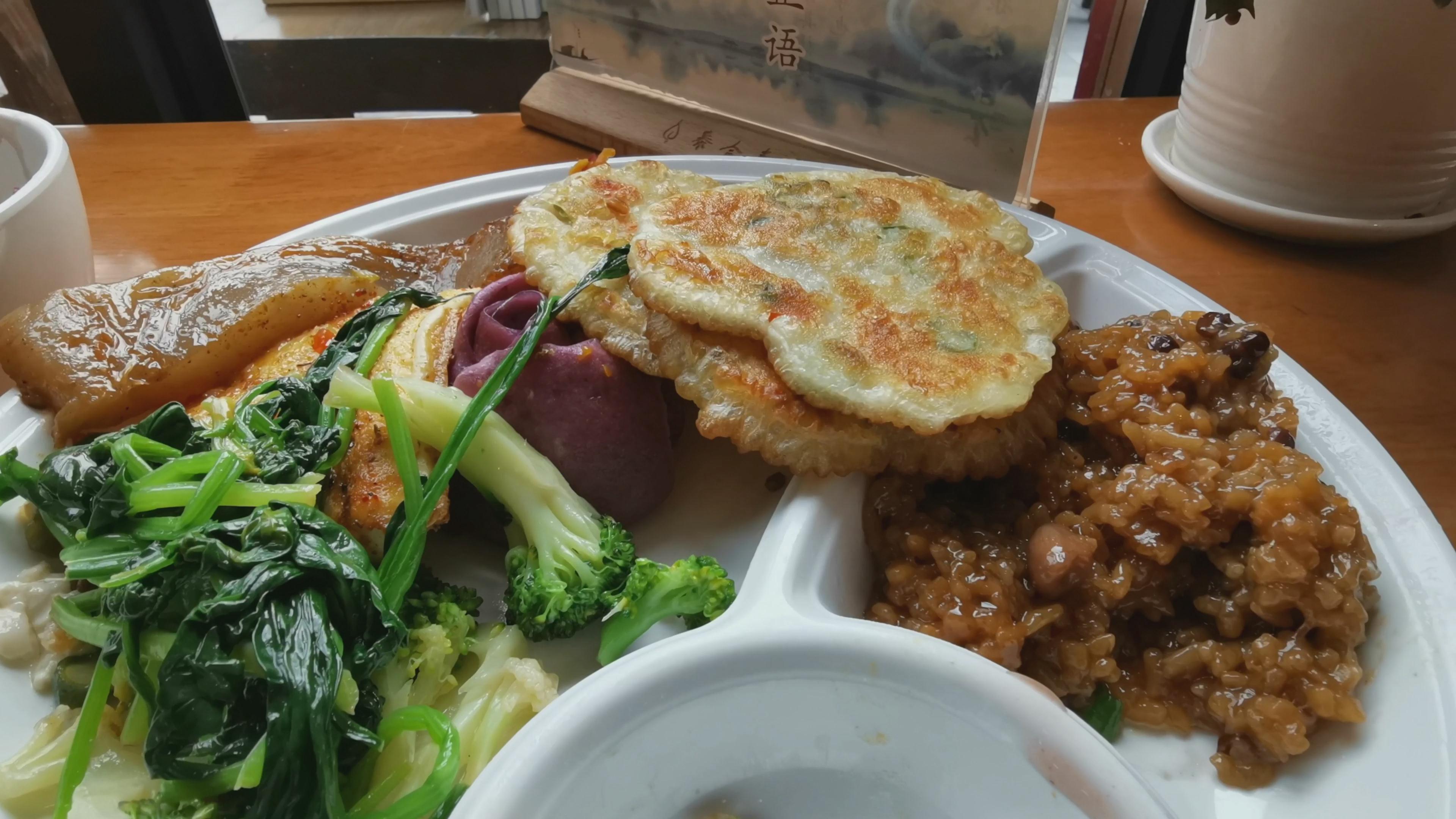 素食探店者自述：吃素起因，如何补充人体所需营养，身体咋样？