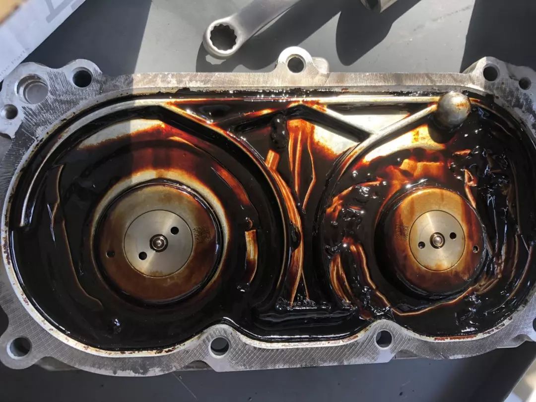 一年没跑多少公里要换机油吗,换机油多少公里必须换一次