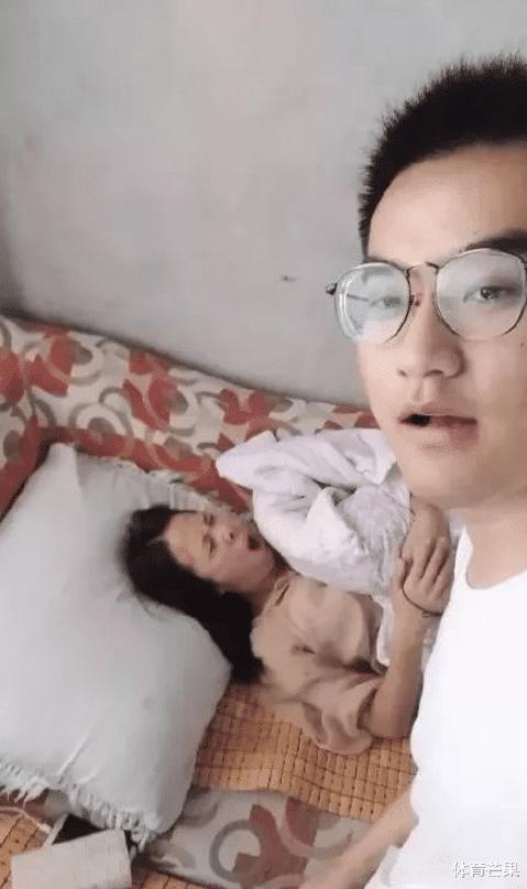 女朋友的睡姿多奇葩,女朋友的睡姿有多奇葩