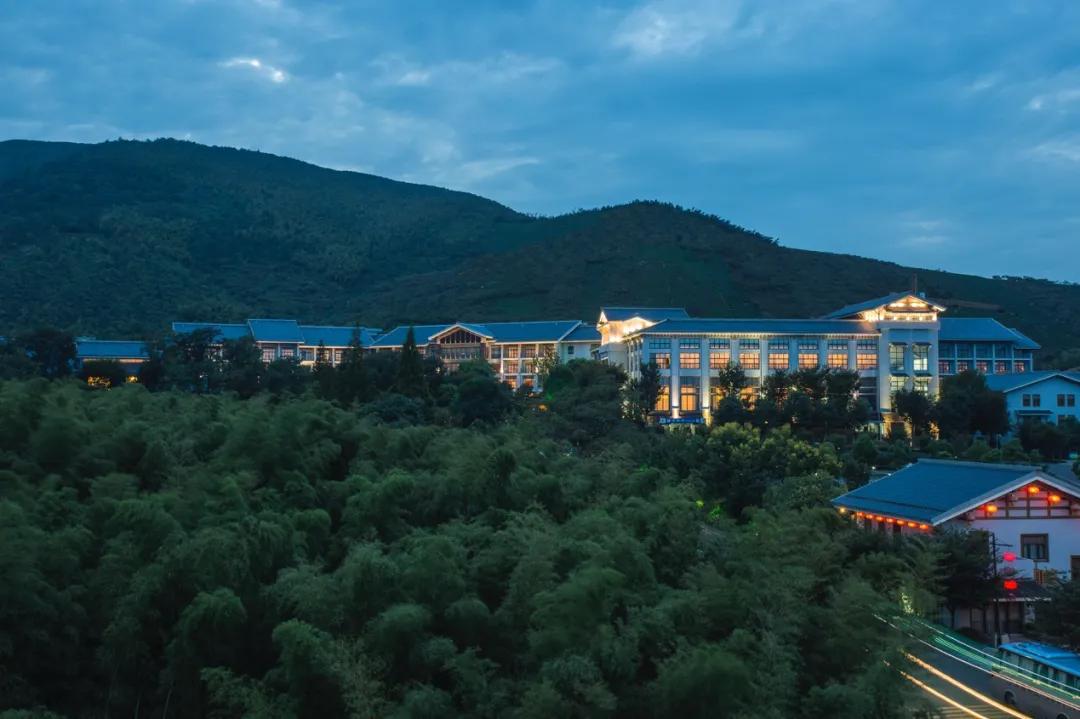 露天温泉小院精品,一房一厅庭院私家温泉