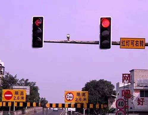 当红灯时可以右转会不会被扣分,红灯右转却被扣6分