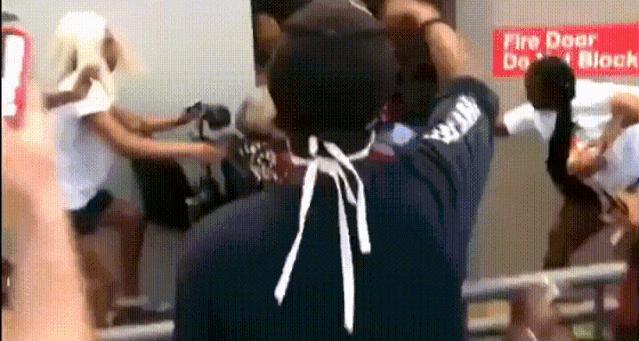 美国为什么喜欢抢潮牌,美国暴徒抢劫