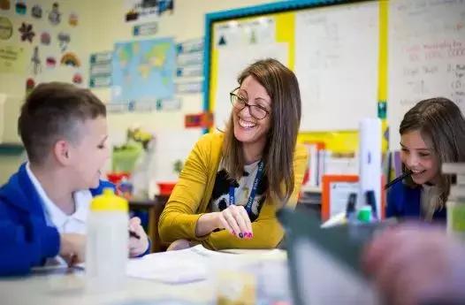 英国小学课堂教学视频,英国小学课程教学