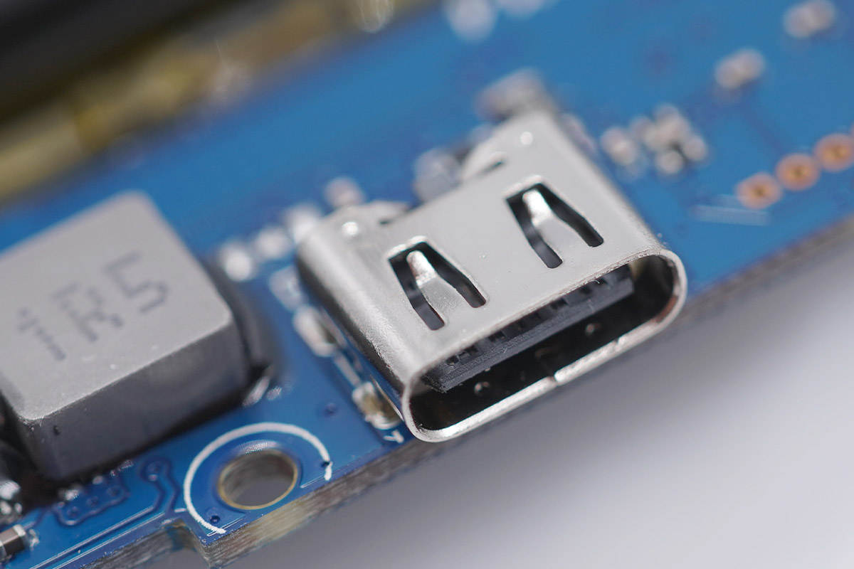 贝尔金磁吸充电宝二代拆解,贝尔金2018无线充电宝测评