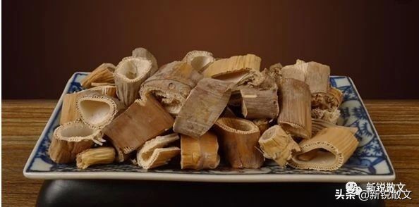 荷叶、苇根、茶,博斯腾湖的礼物把唇齿的味蕾搅得乱英纷飞