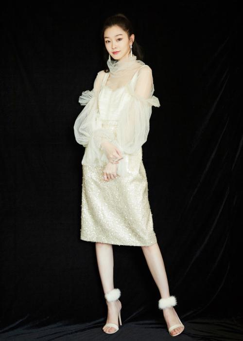 宋轶头戴花浅紫色梦幻纱裙,宋轶同款白色纱裙