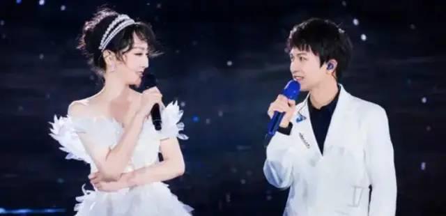 萨顶顶假唱转话筒事件结果,萨顶顶有实力为什么要假唱