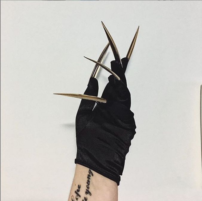 有人看见这篇文章出个可替换甲片的指甲油手套,我绝对第一个下单