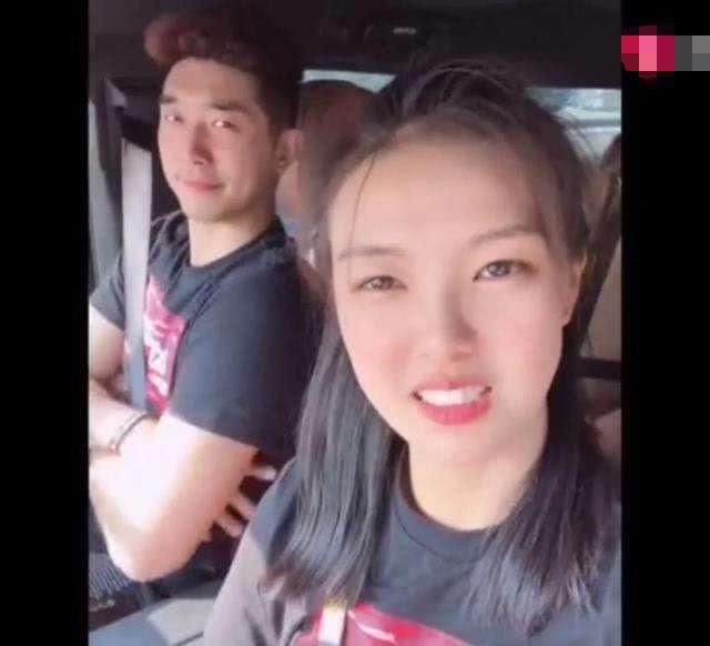 女排“颜值王”开法拉利回校，遭人吐槽炫富？副驾却不是未婚夫