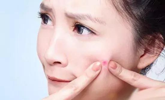 嘴巴淌口水导致嘴角溃疡怎办,嘴角溃疡长水泡怎么办