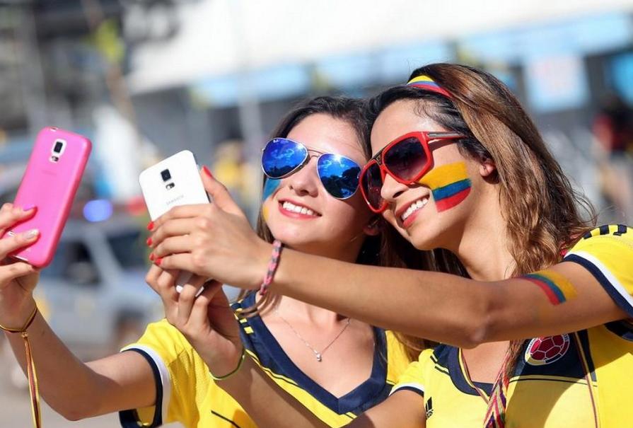 荒唐一幕!哥伦比亚老师讲课时候突然和妻子亲热,看呆一群学生