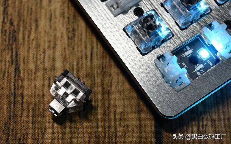 自从用了机械键盘就再也用不回电容胶了