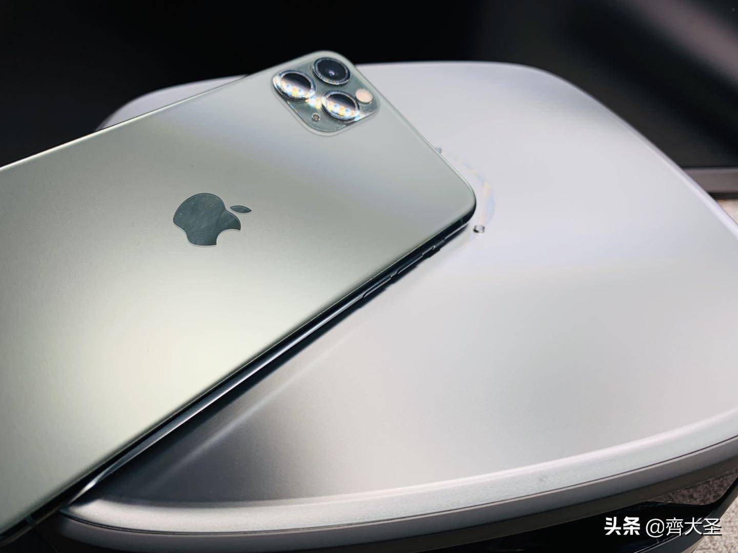 坚果j10投影仪可以看直播,坚果j10智能投影仪家用推荐