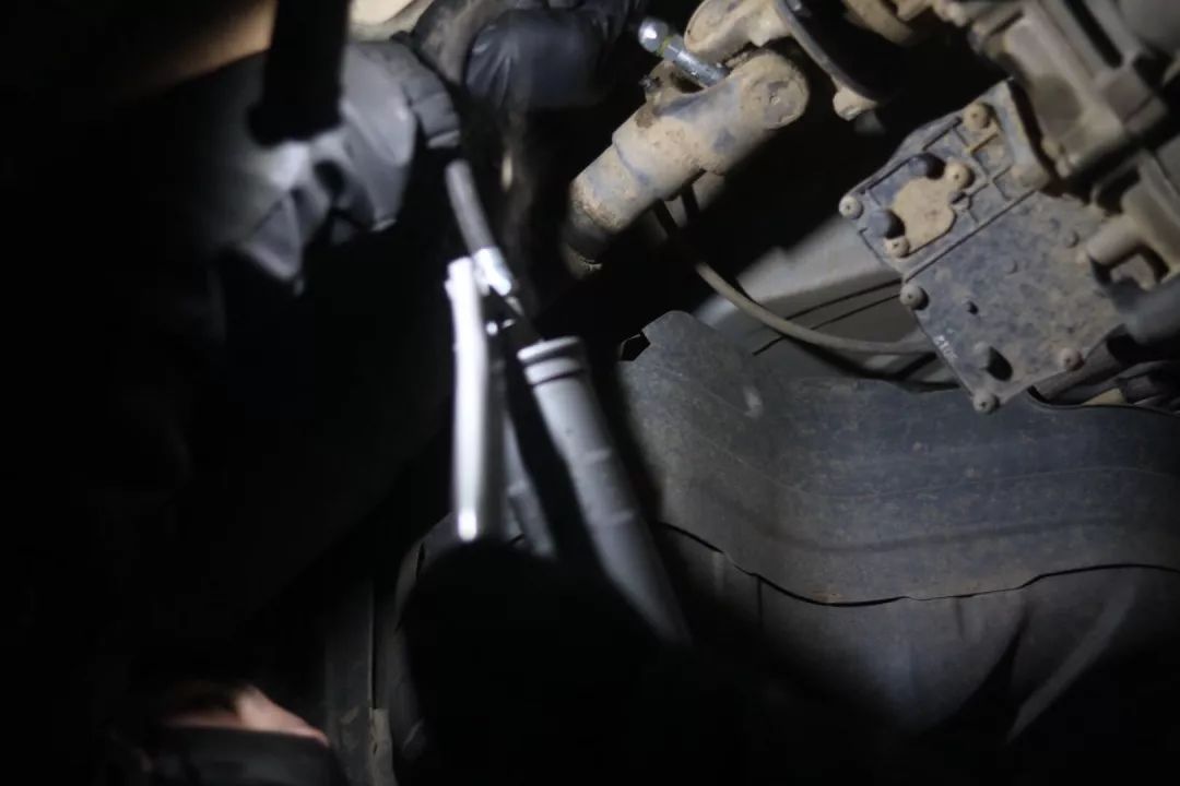 怪兽修车:翻新“残损不堪”的二手霸道LC150,满血复活变新车