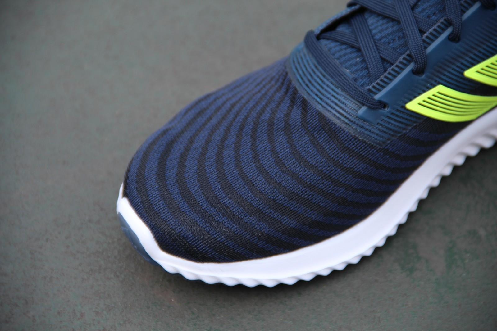 adidas清风跑鞋最新款,阿迪清风跑鞋讲解