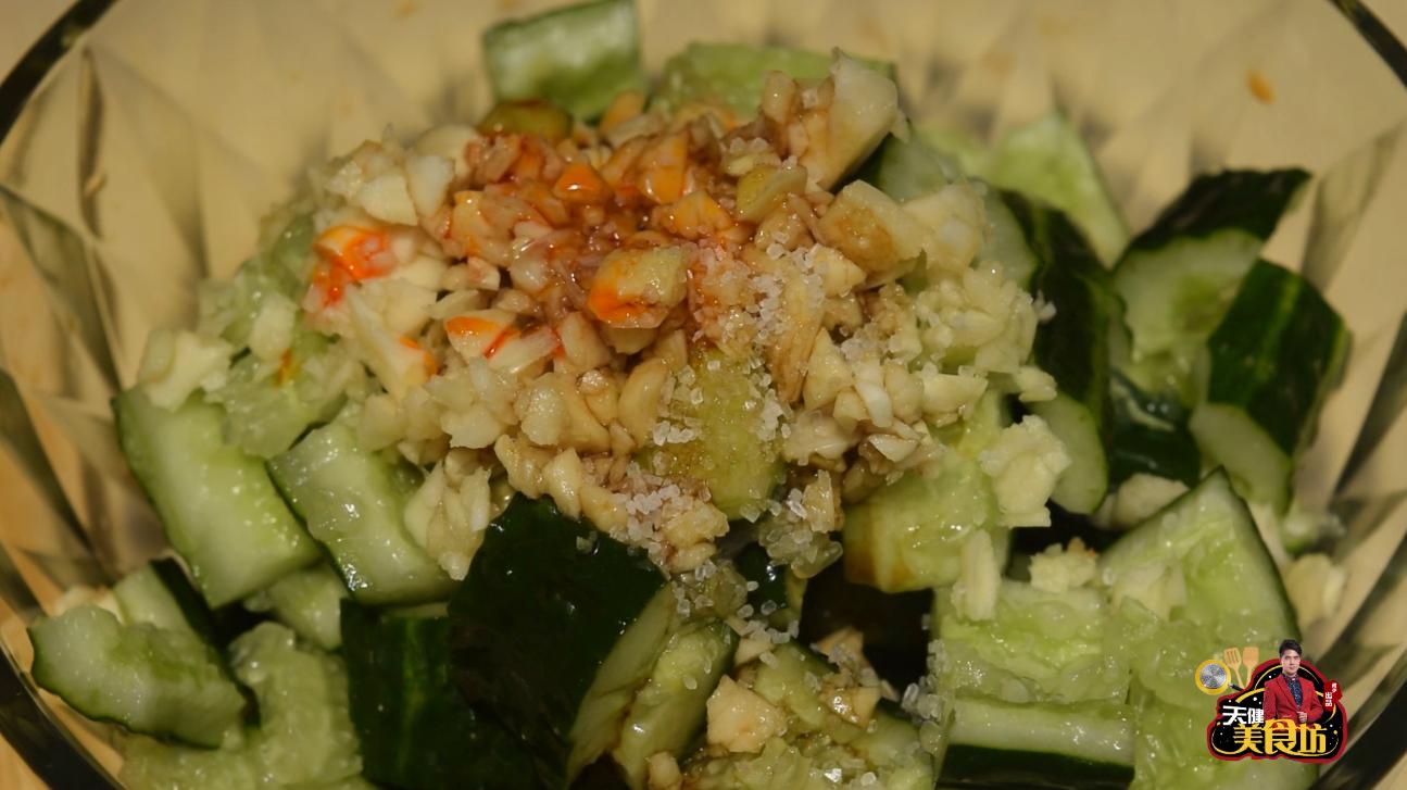 凉拌黄瓜家常做法简单又好吃,花生米凉拌黄瓜最好吃的做法