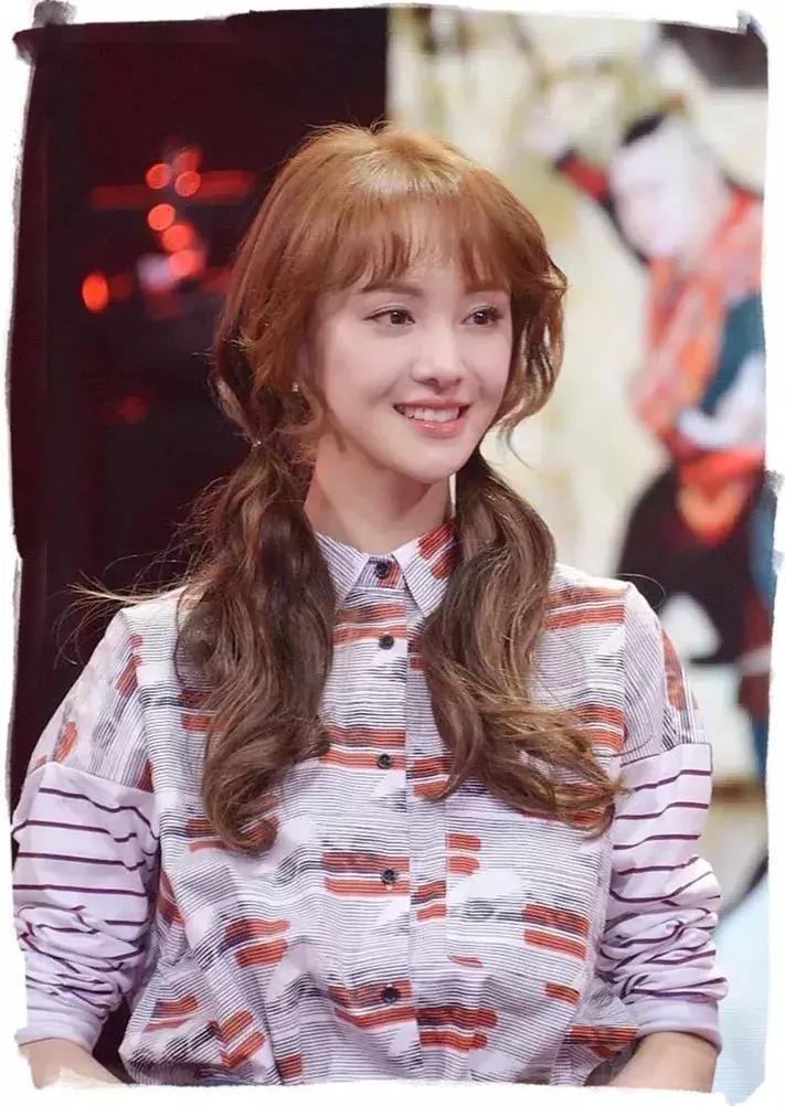 别再披头发了这3款扎发才好看,半披长发怎么扎好看