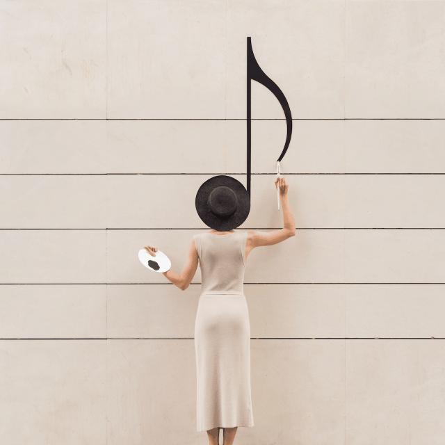 情侣旅行拍照片怎么拍出高级感,很火的一对情侣拍照很有技巧