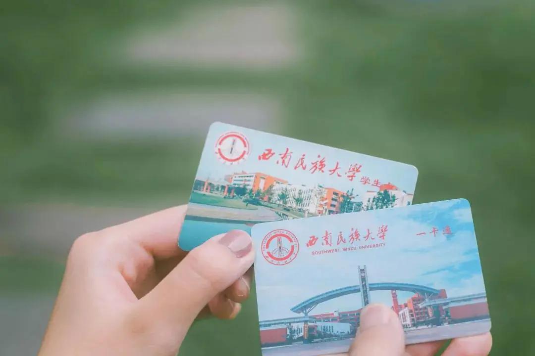 成都一大学换新头像！网友：还是你会玩....