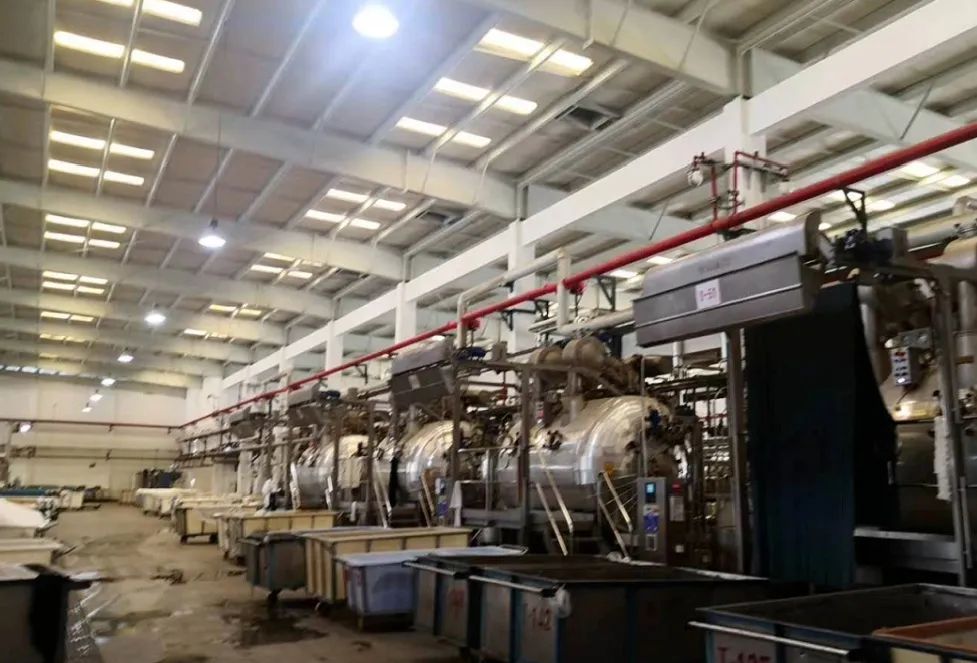 针织面料褶皱怎么去除,针织有弹力面料滚边皱怎么调