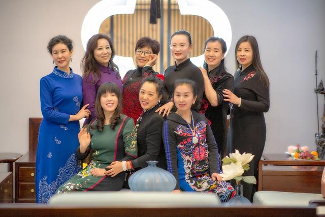 旗袍与家具,当古典家具遇上旗袍