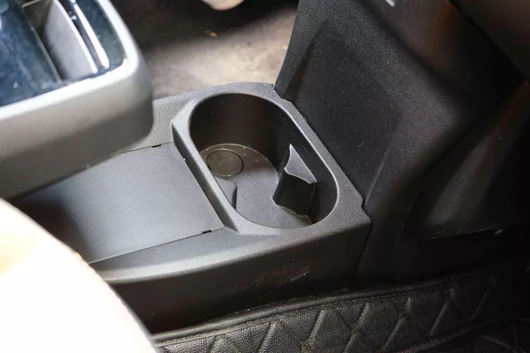 新特DEV1试驾体验：续航300落地7万，不靠补贴也能打？