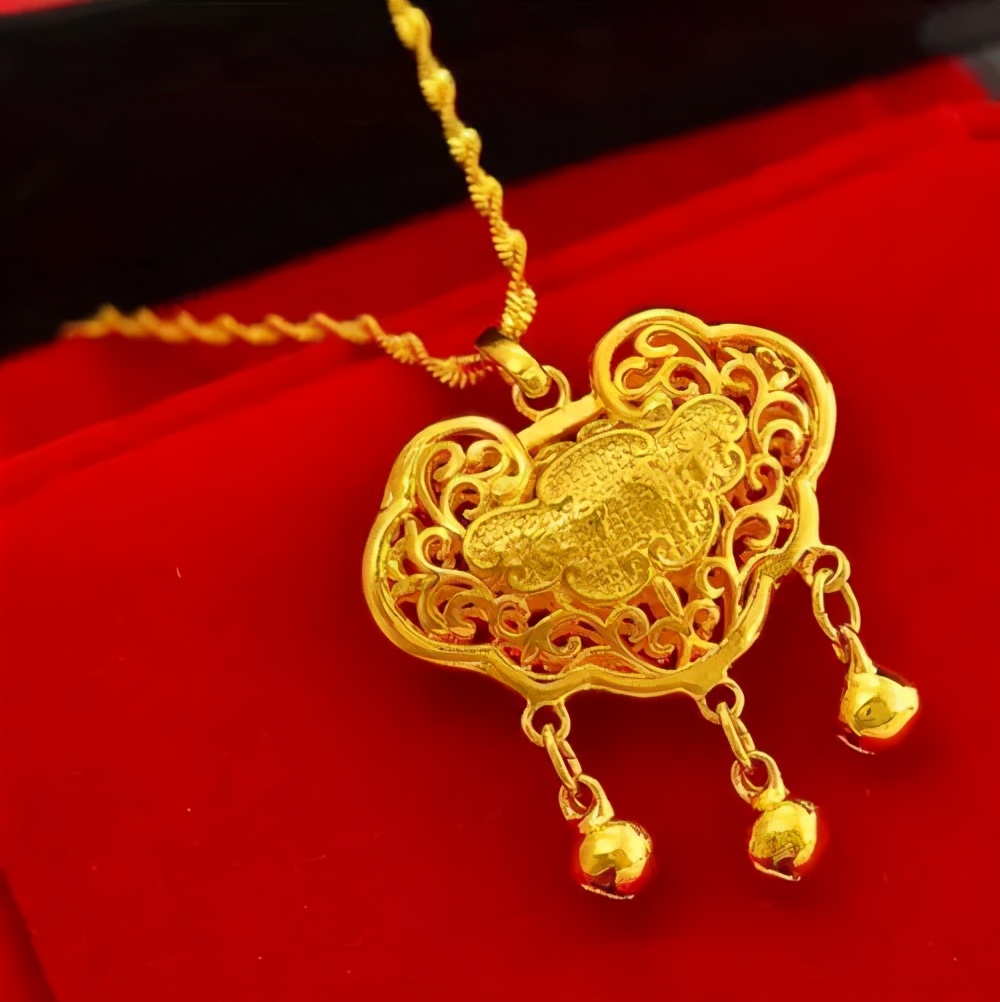 小孩满月送银饰,满月送银饰还是金饰