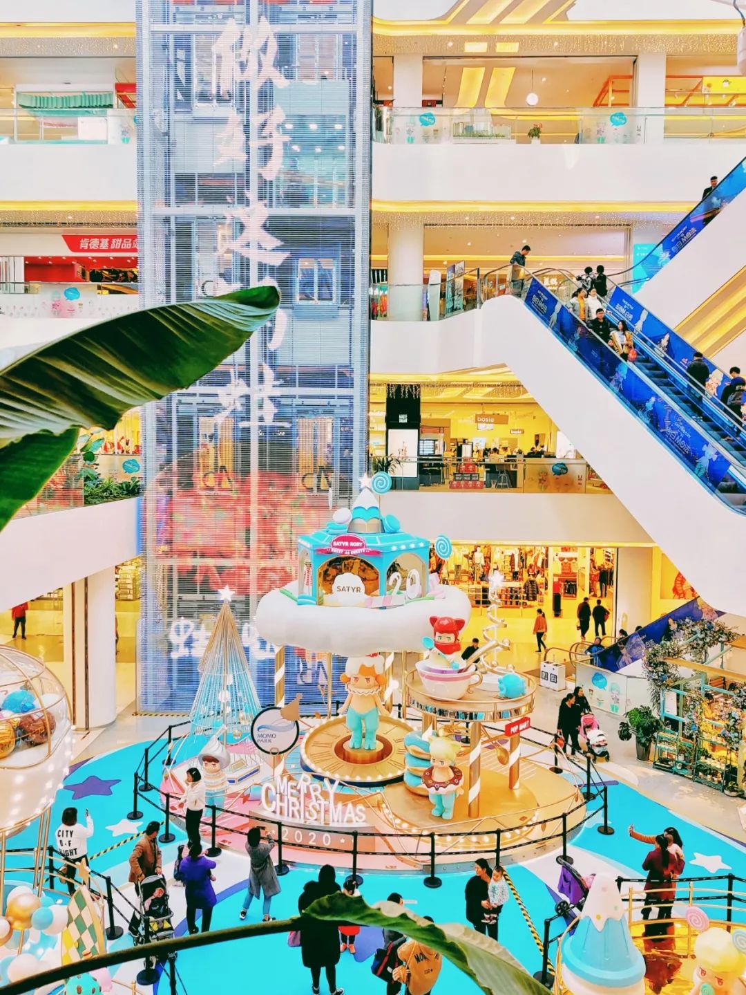 momopark购物中心潮玩,吉祥村momopark网红地