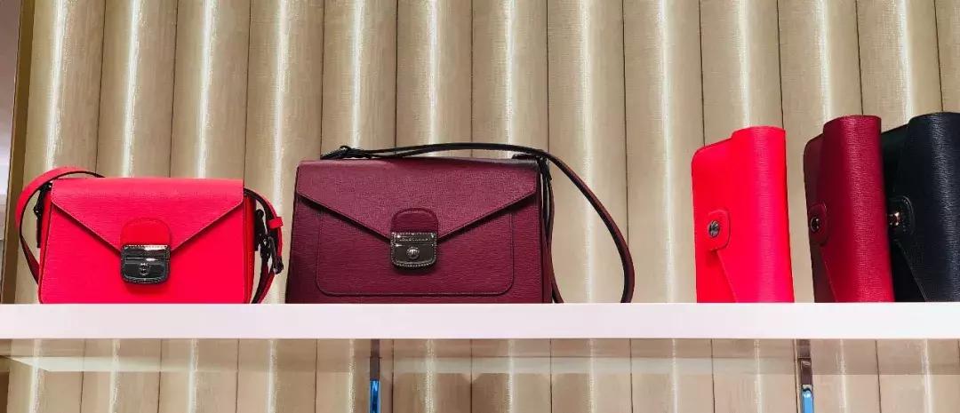 大牌最新款包包,大牌包包有折扣吗